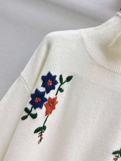 Es NEW embroidered sweater