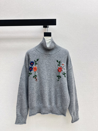 Es NEW embroidered sweater