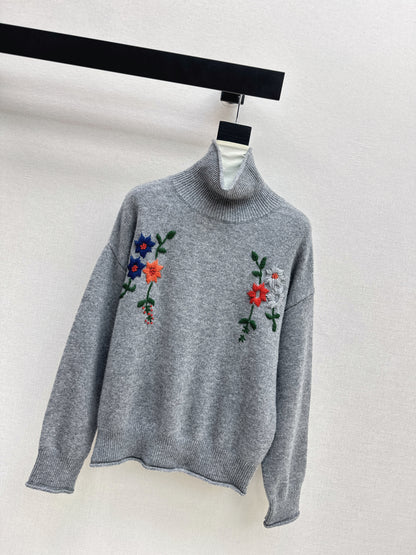 Es NEW embroidered sweater