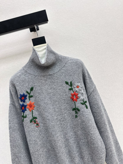 Es NEW embroidered sweater