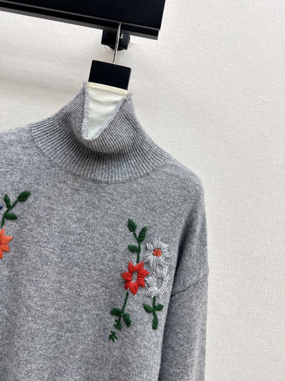 Es NEW embroidered sweater