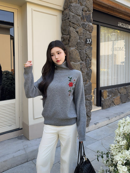 Es NEW embroidered sweater