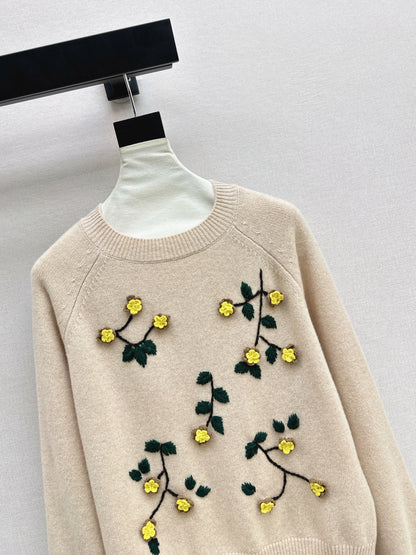 Es NEW embroidered sweater
