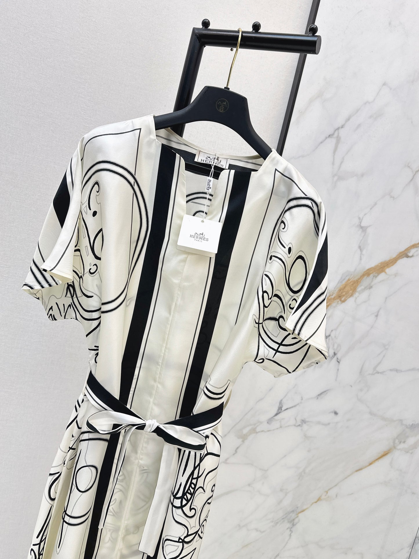 Herm NEW printed dress