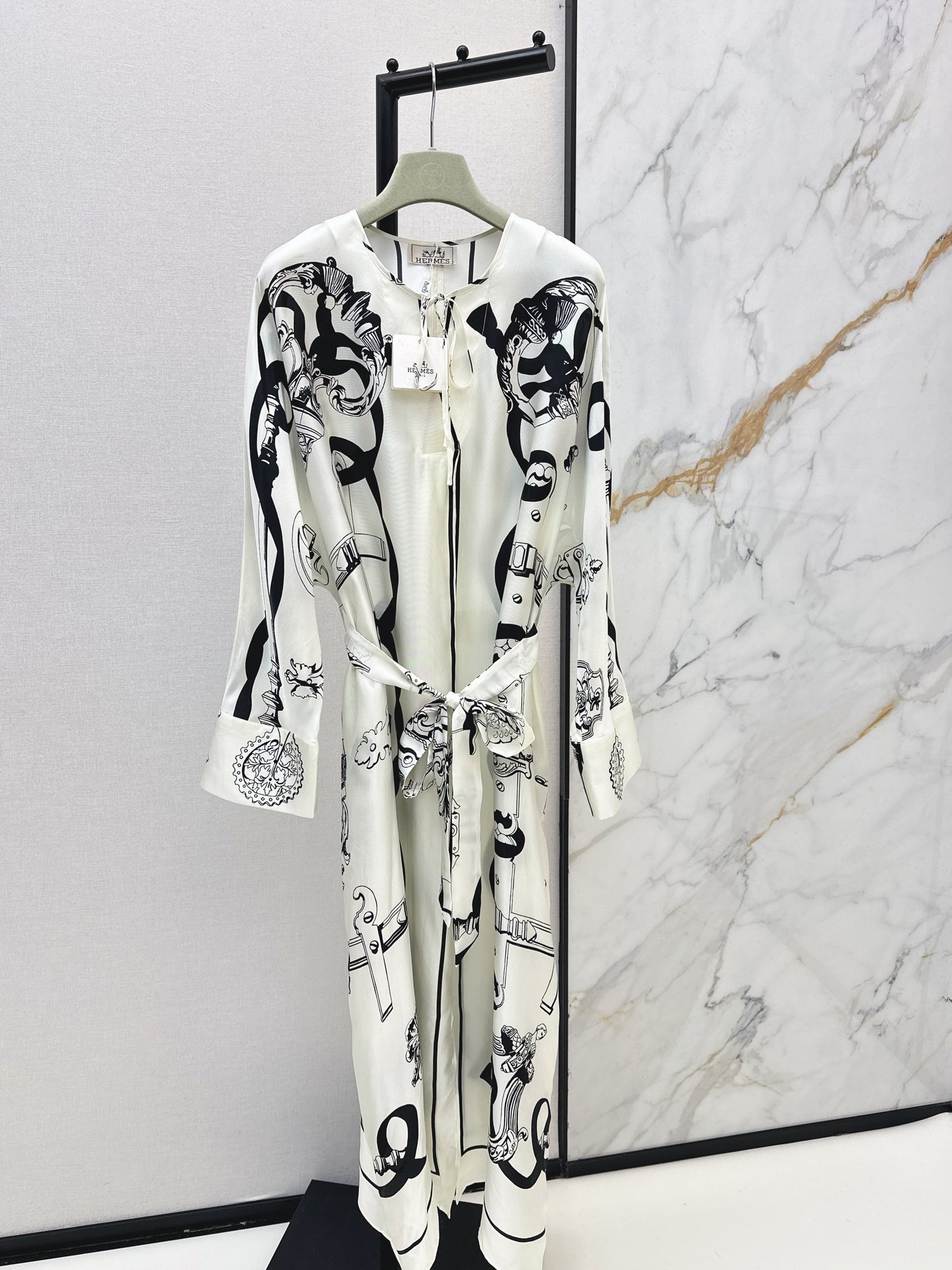 Herm NEW batwing sleeve print dress