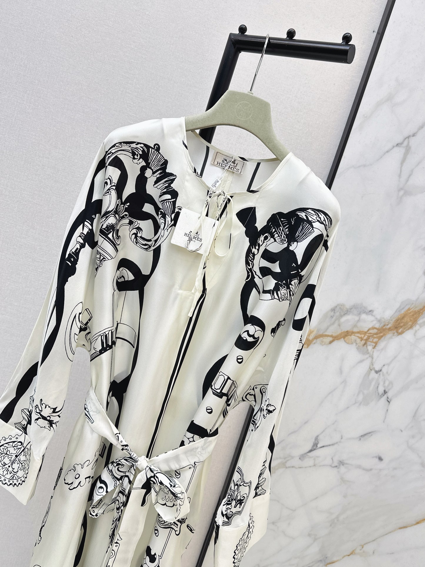 Herm NEW batwing sleeve print dress
