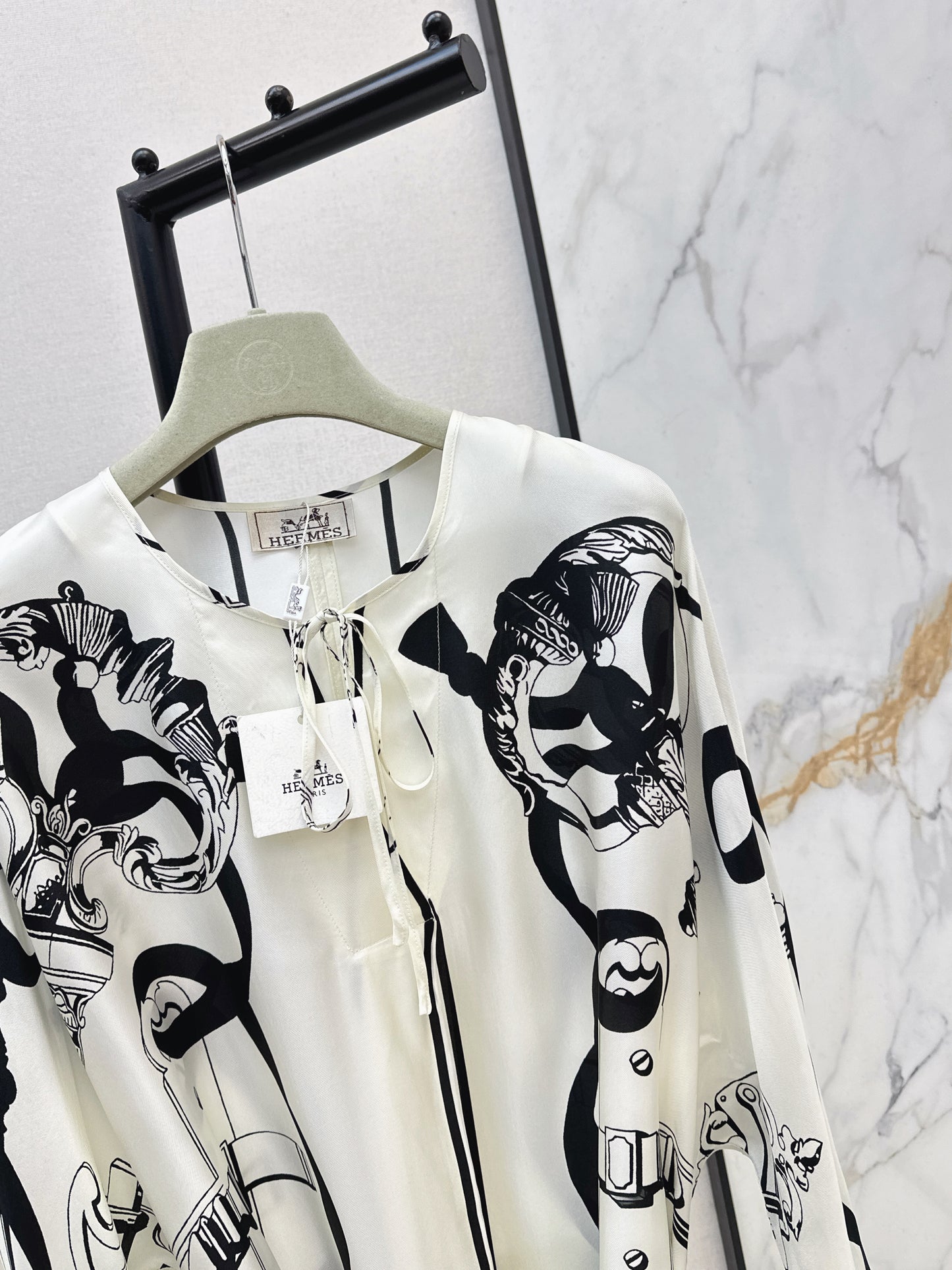 Herm NEW batwing sleeve print dress