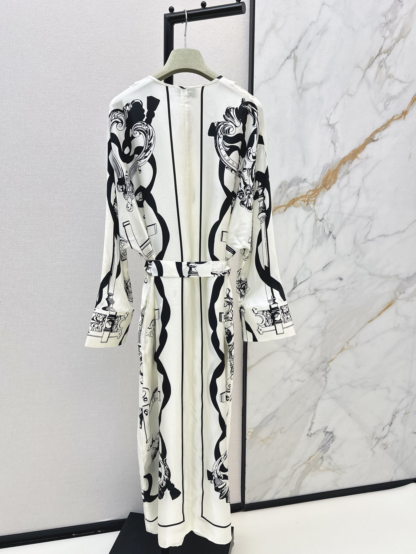 Herm NEW batwing sleeve print dress