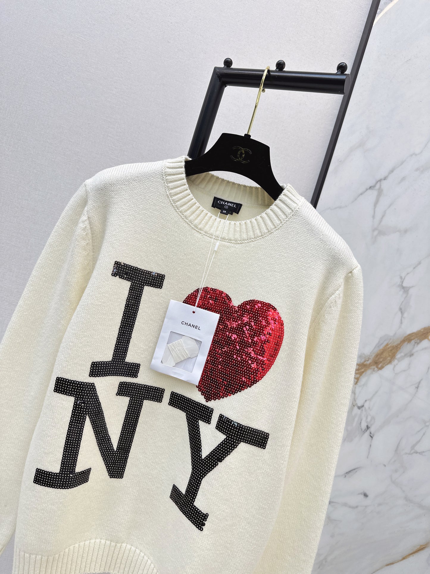 Chan NEW Sequined knitted sweater