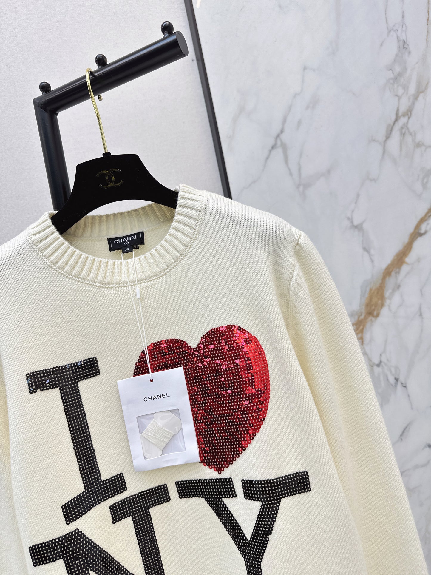 Chan NEW Sequined knitted sweater