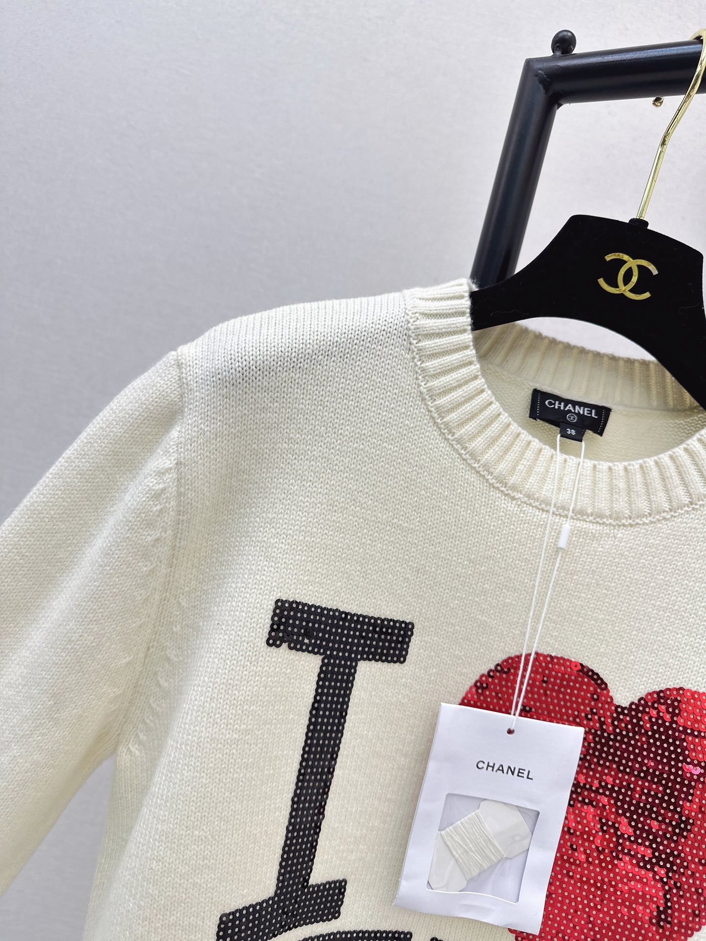 Chan NEW Sequined knitted sweater