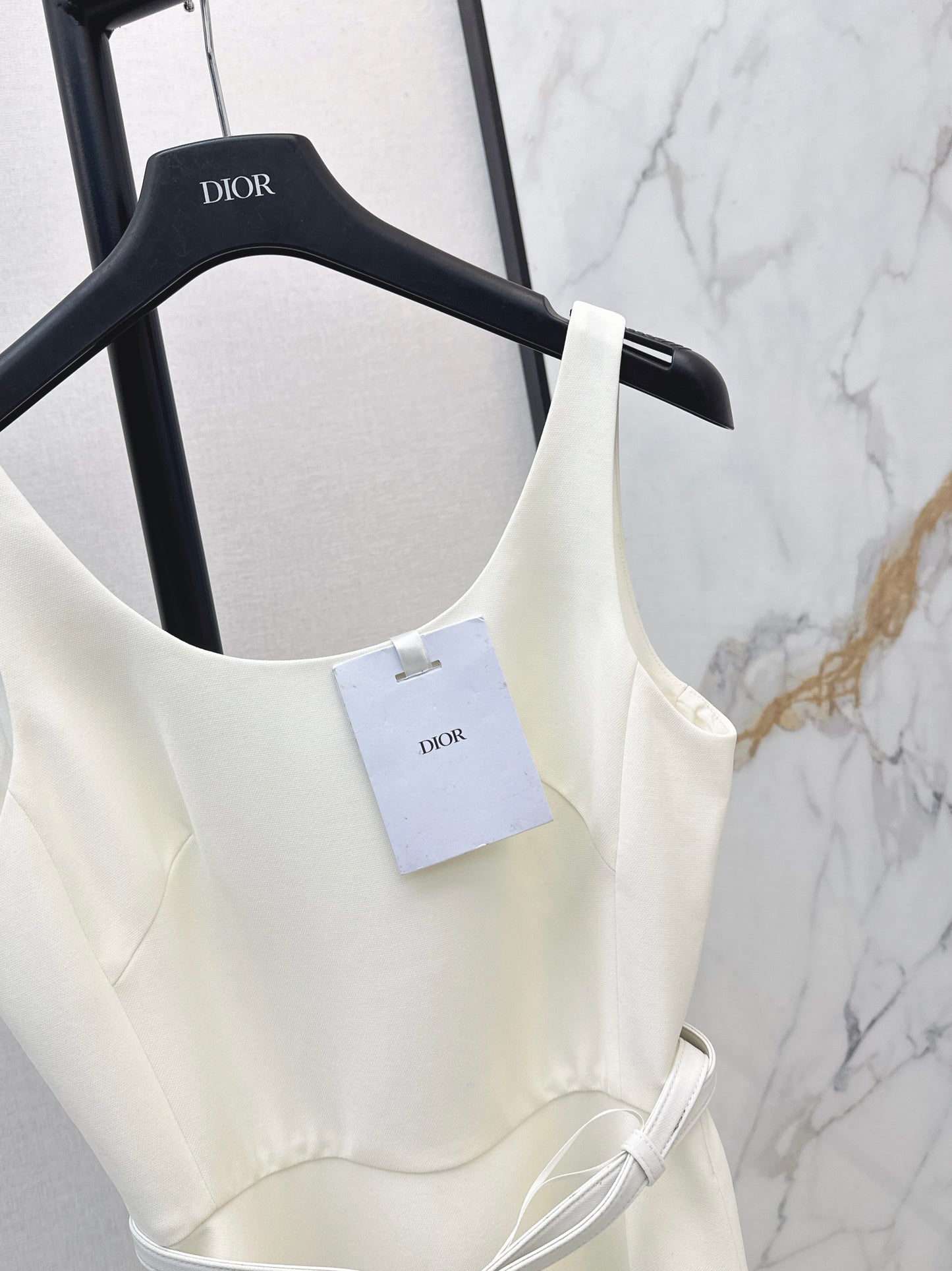 CD NEW classic sleeveless belted dress