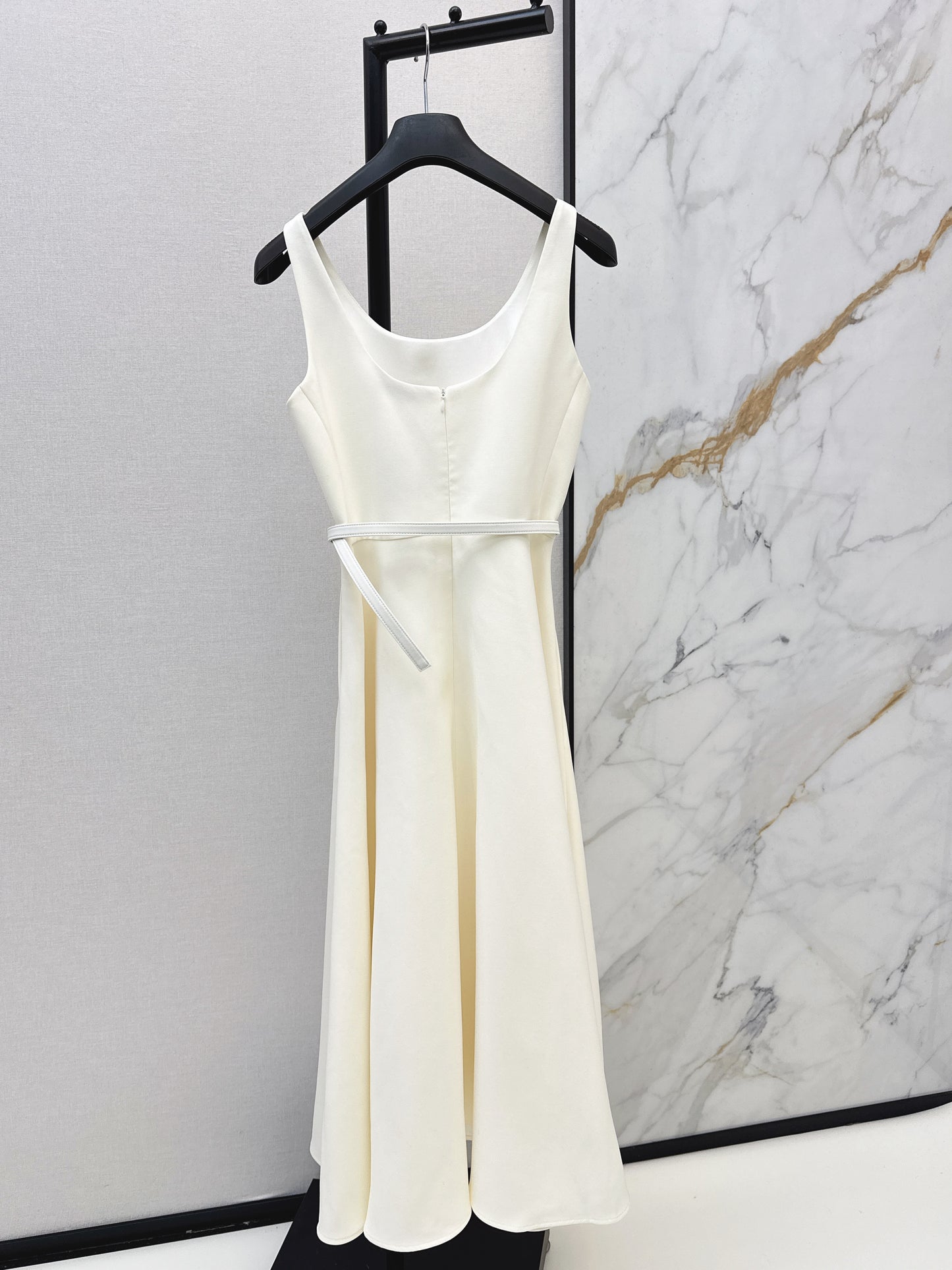 CD NEW classic sleeveless belted dress