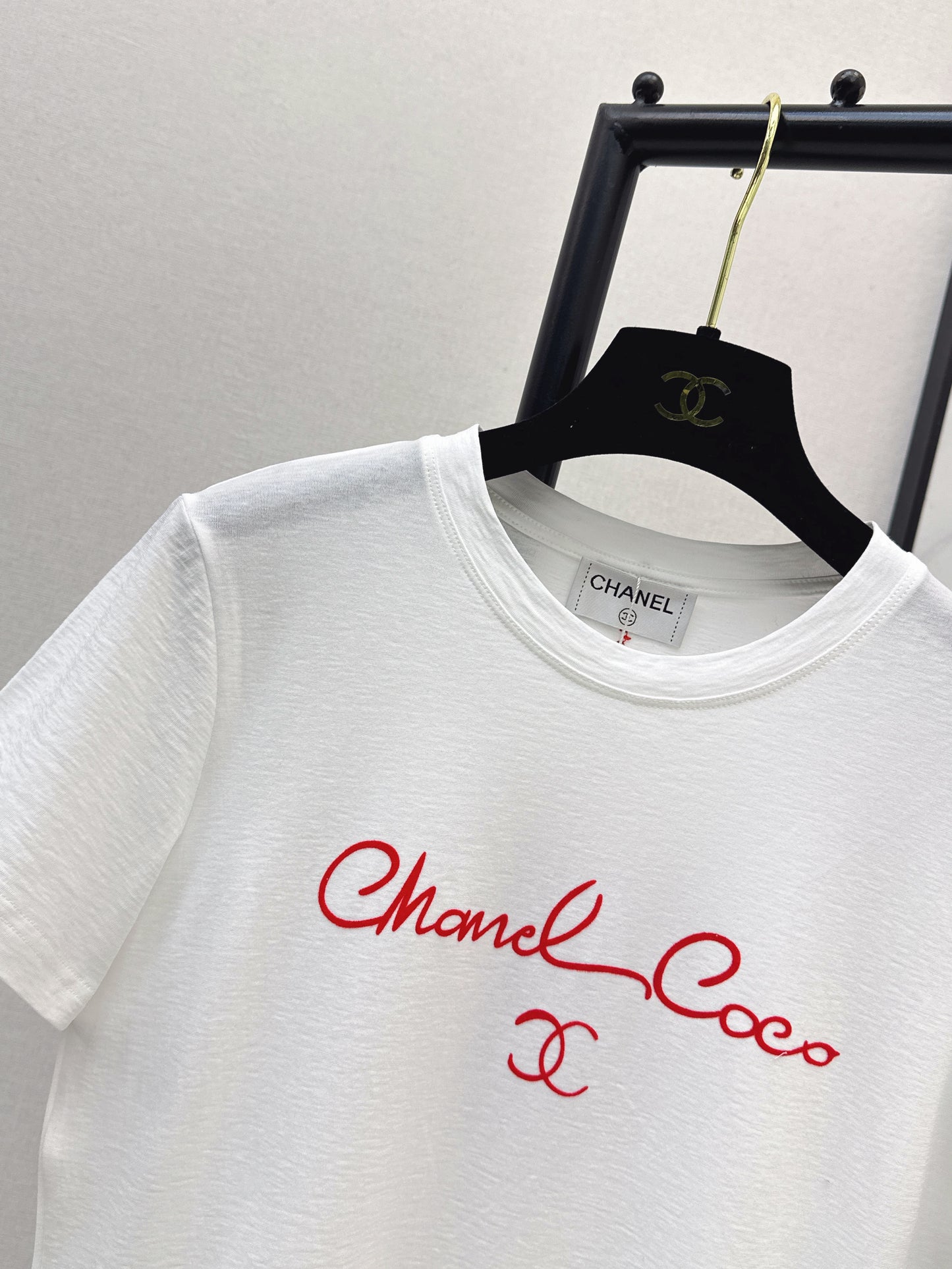 Chan NEW contrast lettering t-shirt