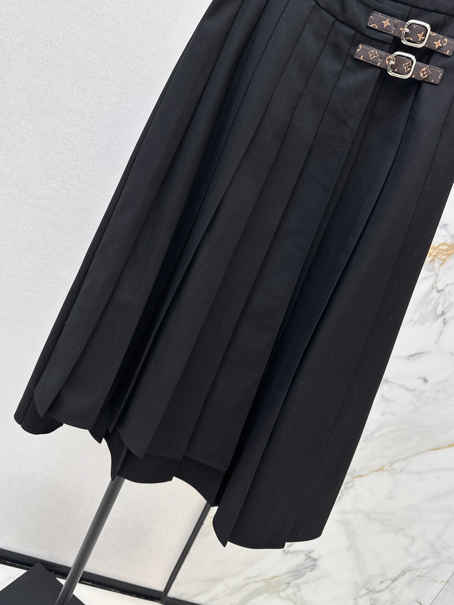 Louis NEW pleated skirts