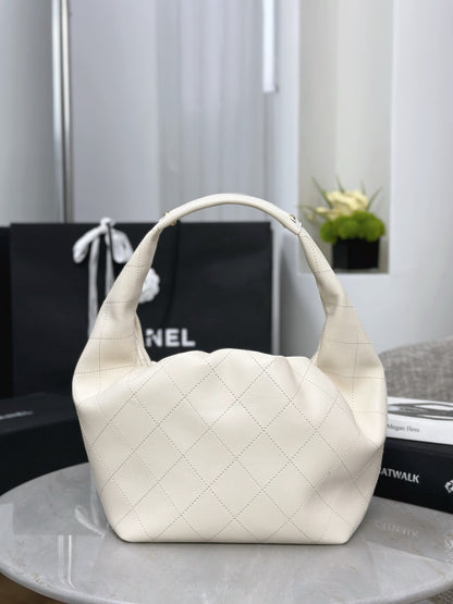 Chan NEW 26C hobo bag