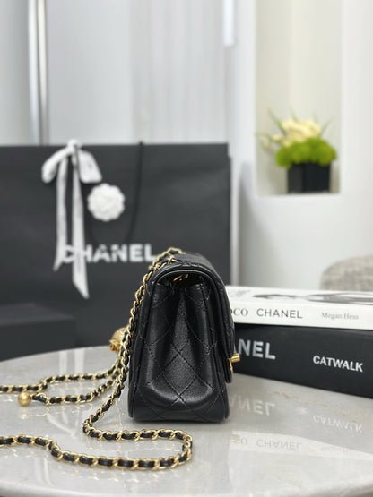 Chan NEW cf17 chain shoulder bag