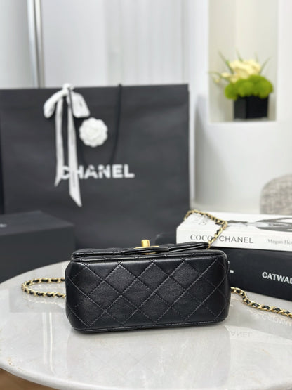 Chan NEW cf17 chain shoulder bag