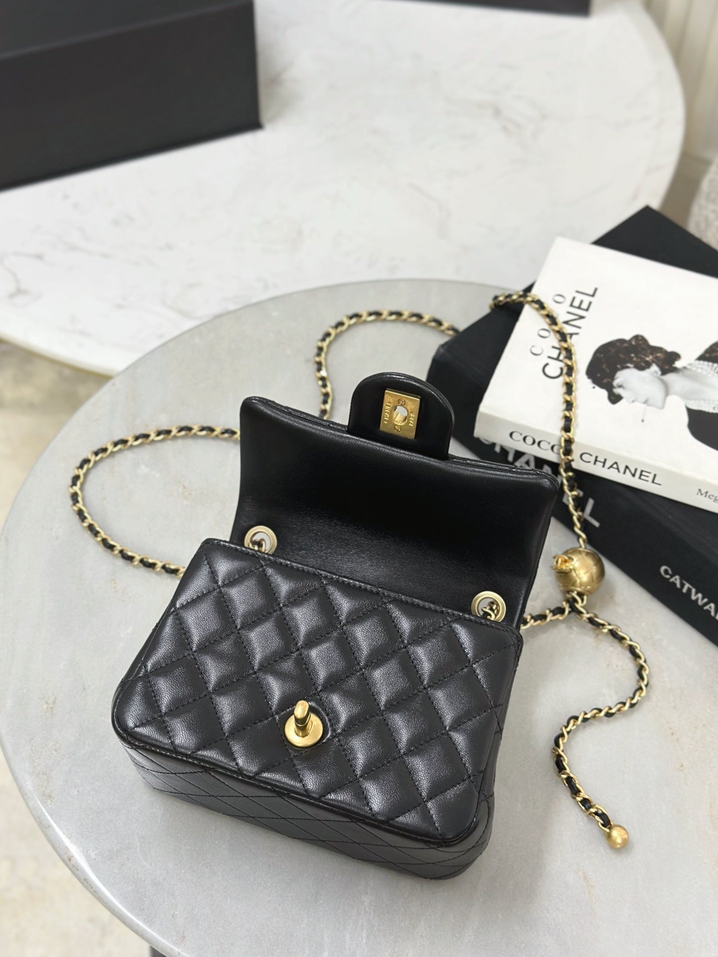 Chan NEW cf17 chain shoulder bag