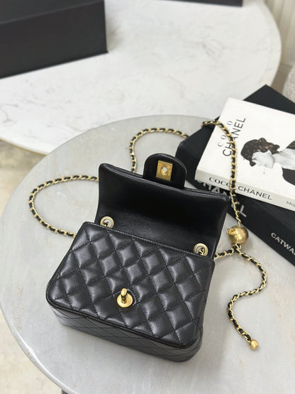 Chan NEW cf17 chain shoulder bag