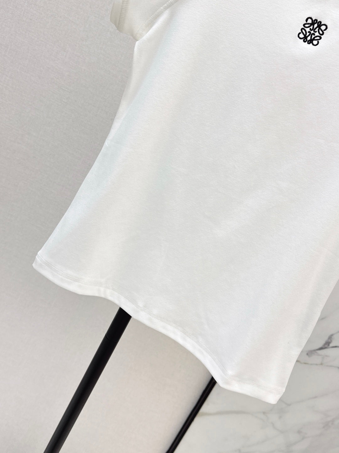 Loe NEW embroidered T-shirt