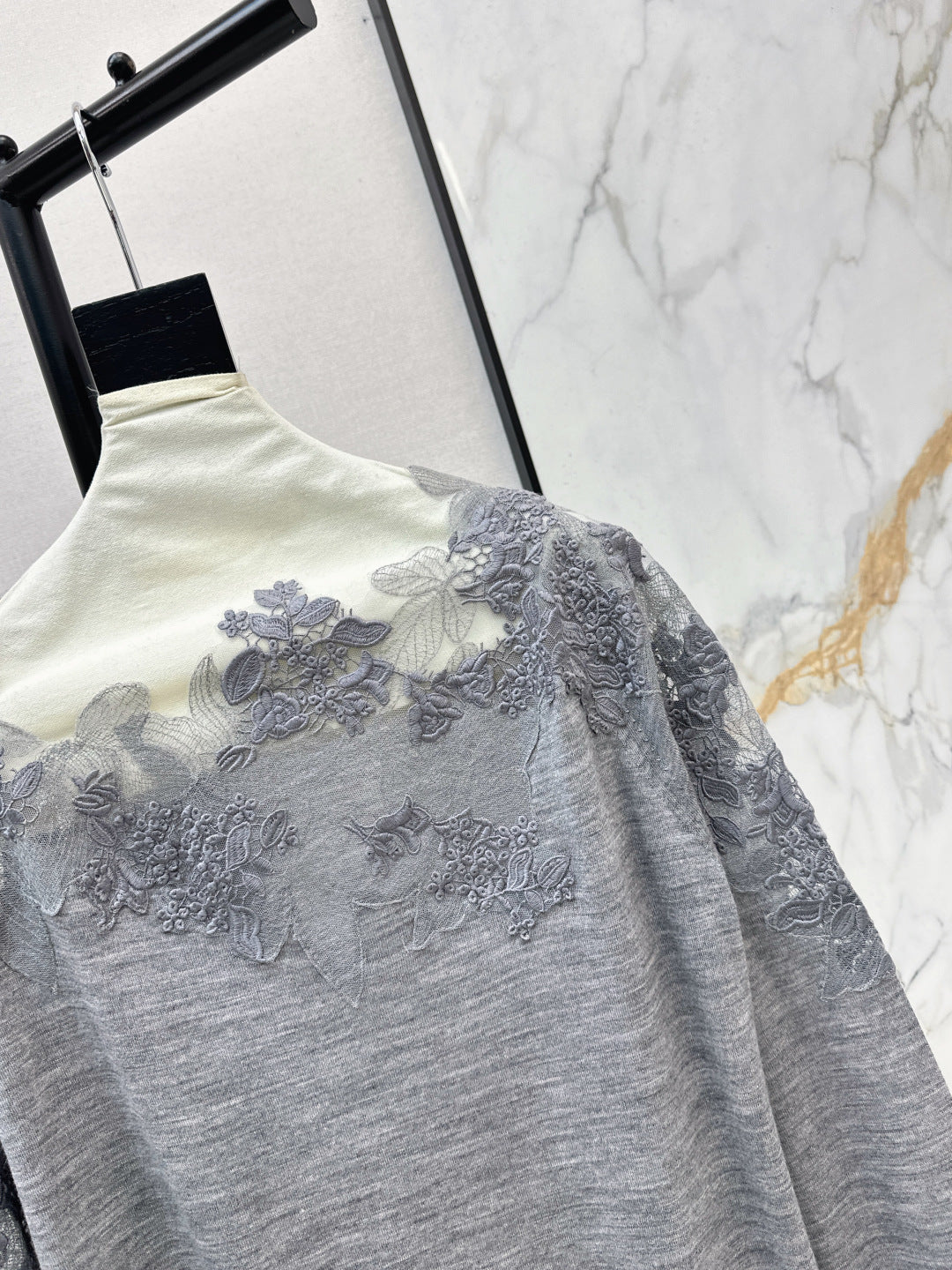 Es NEW  embroidery lace off shoulder sweater