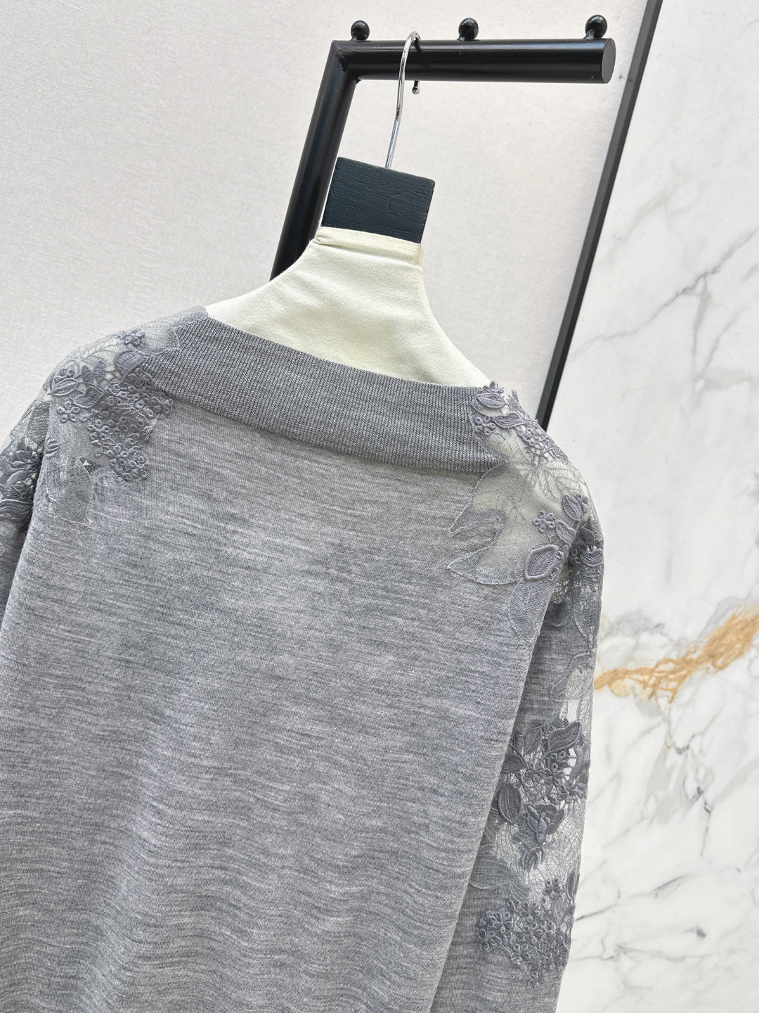 Es NEW  embroidery lace off shoulder sweater