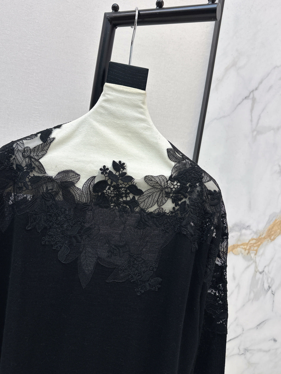 Es NEW  embroidery lace off shoulder sweater