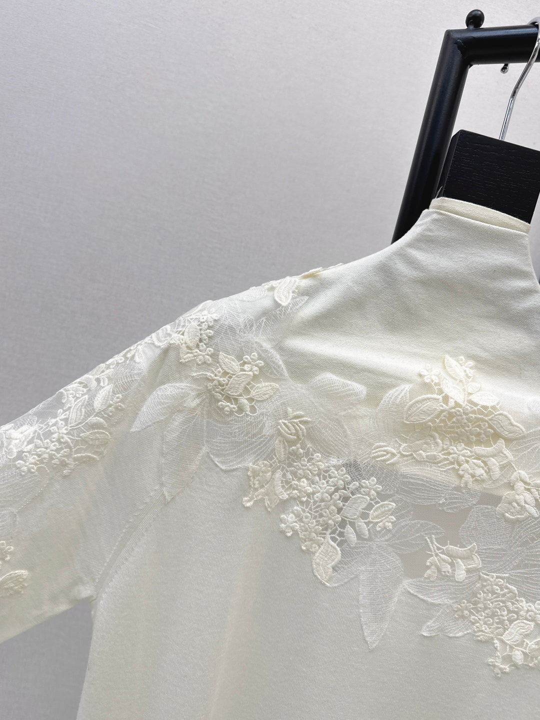 Es NEW  embroidery lace off shoulder sweater