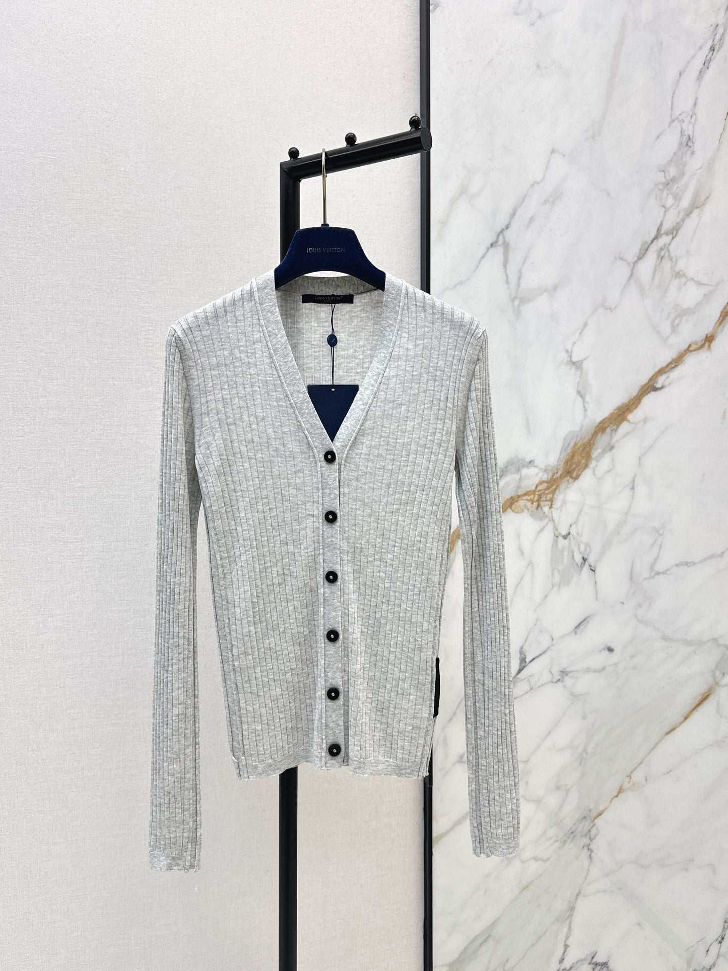 Louis NEW v-neck cardigan