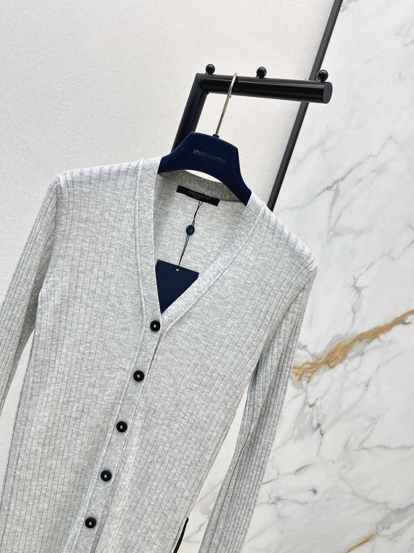 Louis NEW v-neck cardigan