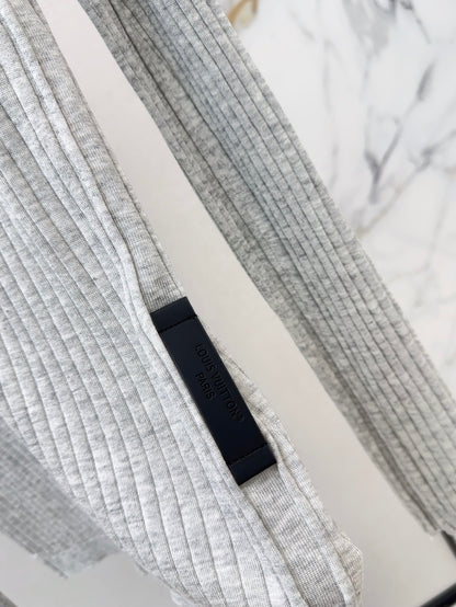 Louis NEW v-neck cardigan