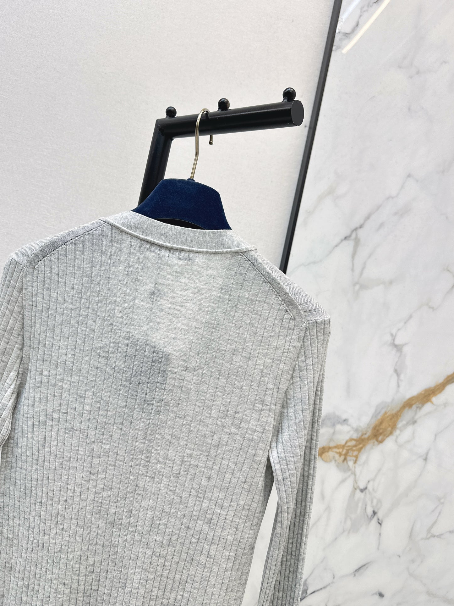 Louis NEW v-neck cardigan