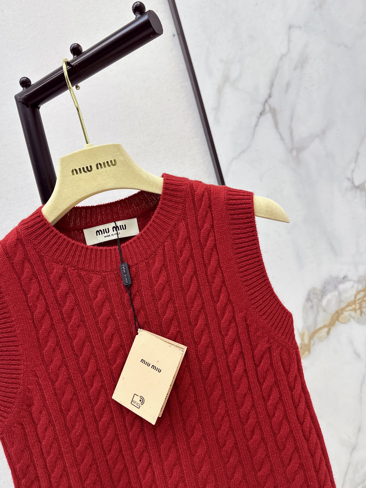 Miu NEW sleeveless knitted vest