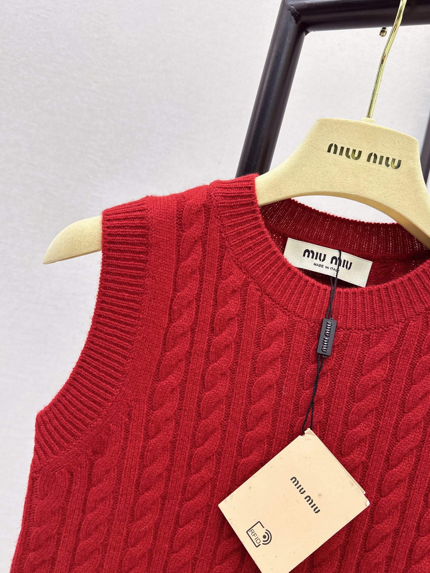Miu NEW sleeveless knitted vest