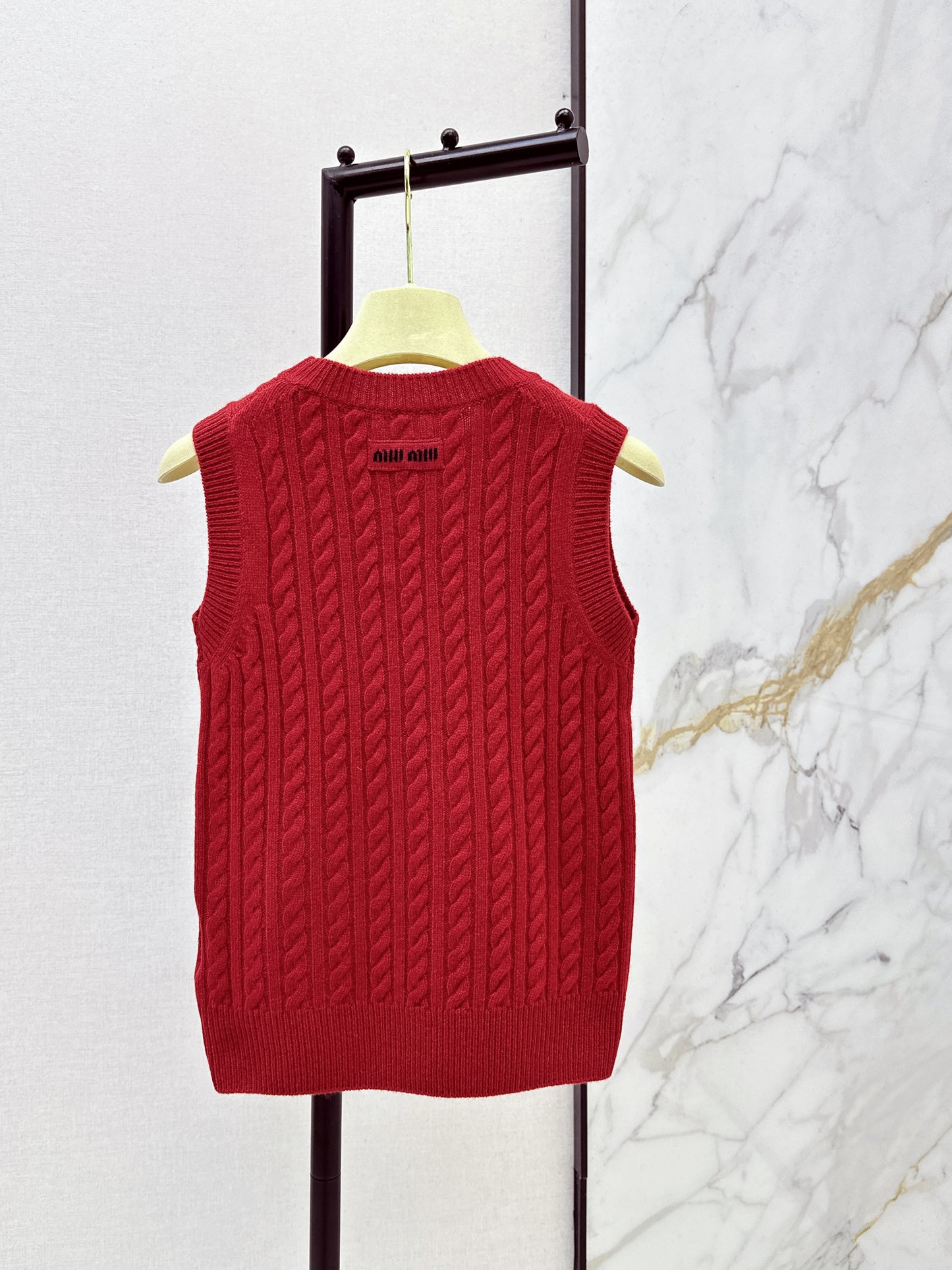 Miu NEW sleeveless knitted vest