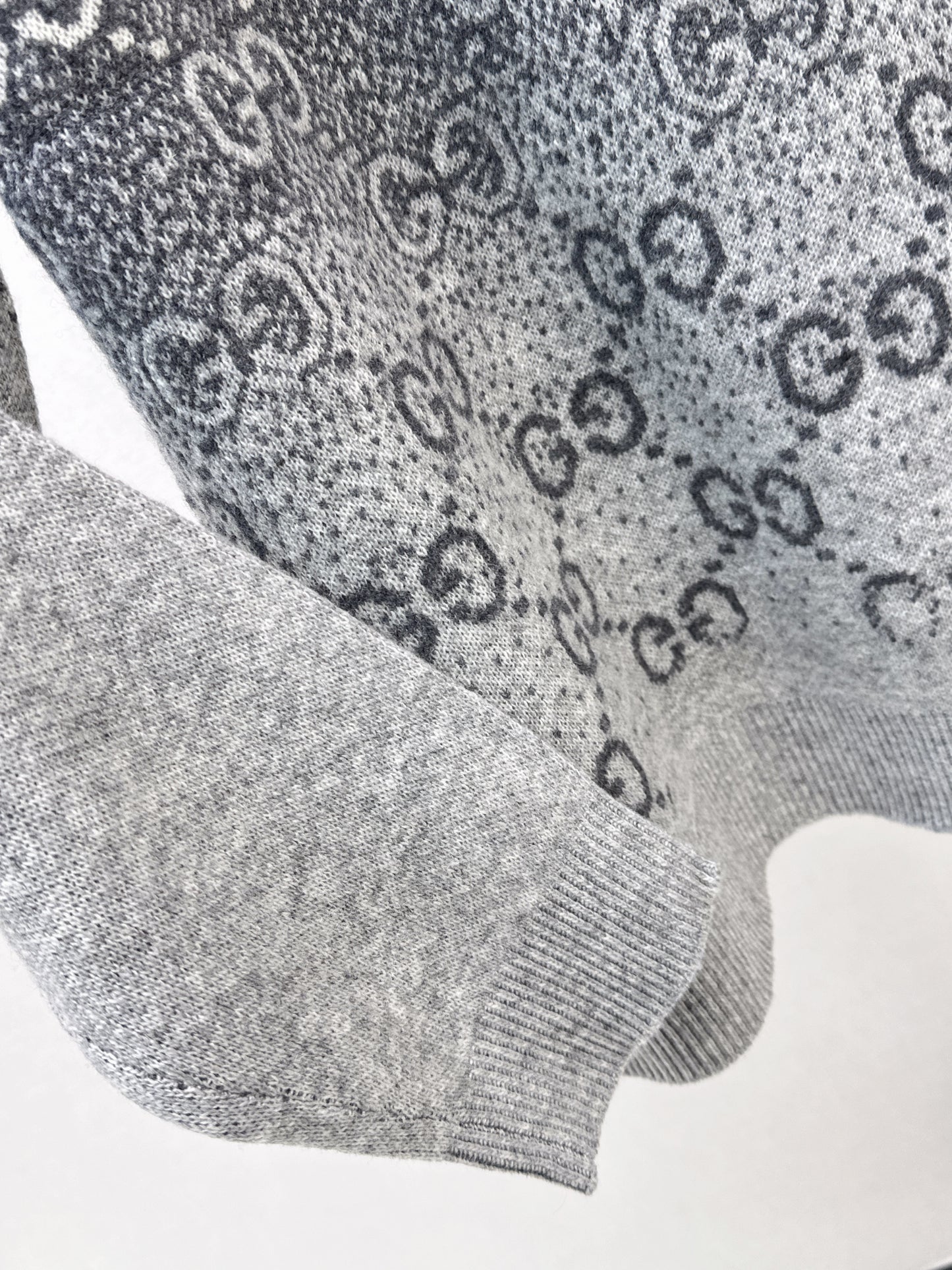 Guc NEW  high neck gradient pullover sweater