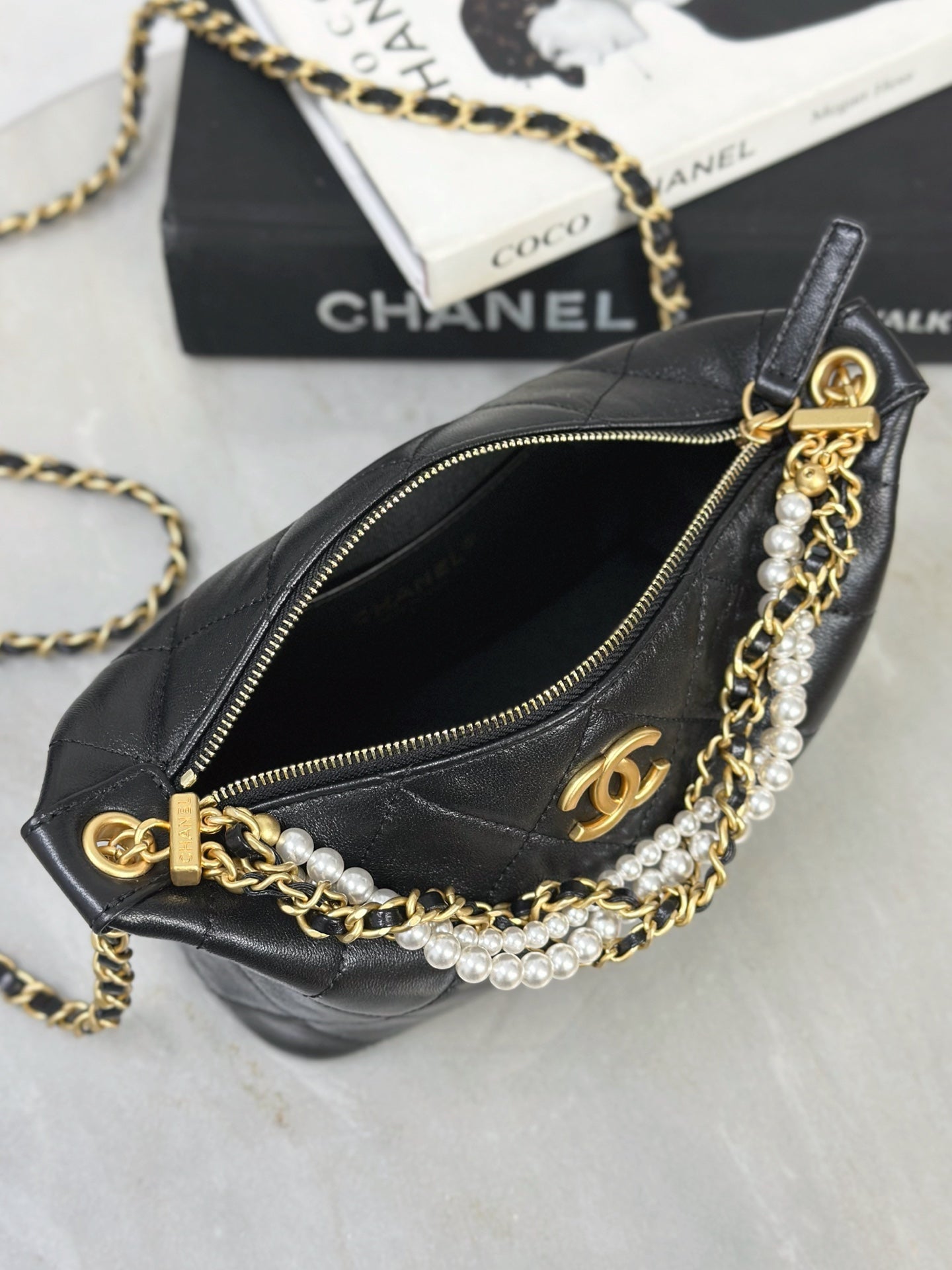 Chan NEW 26C hobo pearl chain bag
